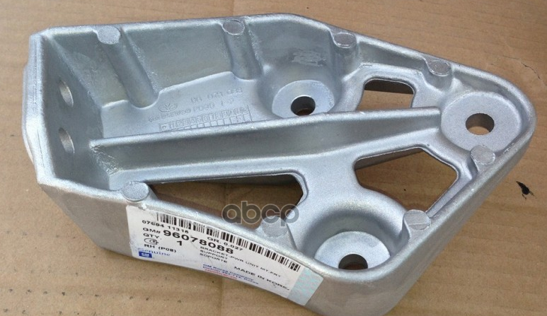 Кронштейн опоры двигателя передний правый 96078088 GENERAL MOTORS арт. 96078088