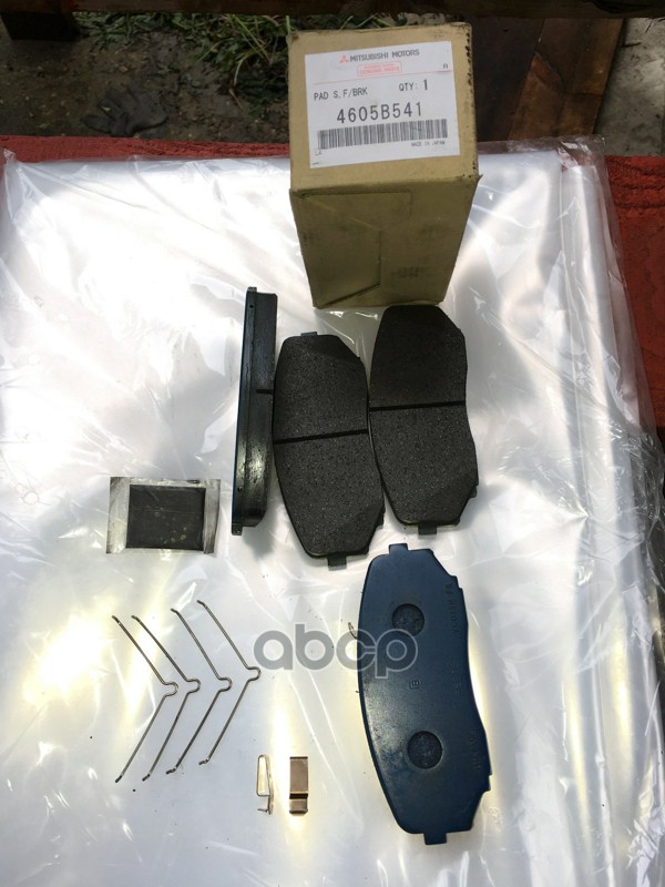 Колодки тормозные (Спереди) Mazda CX-7 06-12 / Mitsubishi L200 15- MITSUBISHI арт. 4605B541