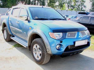 Дефлектор капота темный MITSUBISHI PAJERO SPORT 2008-2015, L200 2006-2015 SIM арт. NLD.SMIL2000612