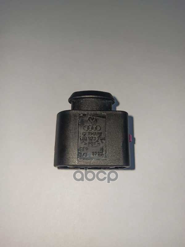 Корпус плоского разъема AD A4 VAG 1J0 973 704 VAG арт. 1J0 973 704